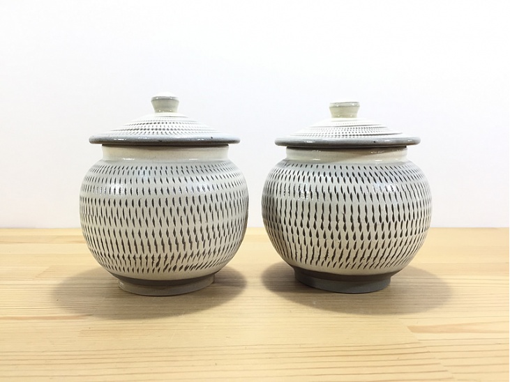 2合壺 飛び鉋（とびかんな）｜壺｜おんた家｜小鹿田焼の器、お皿、丼