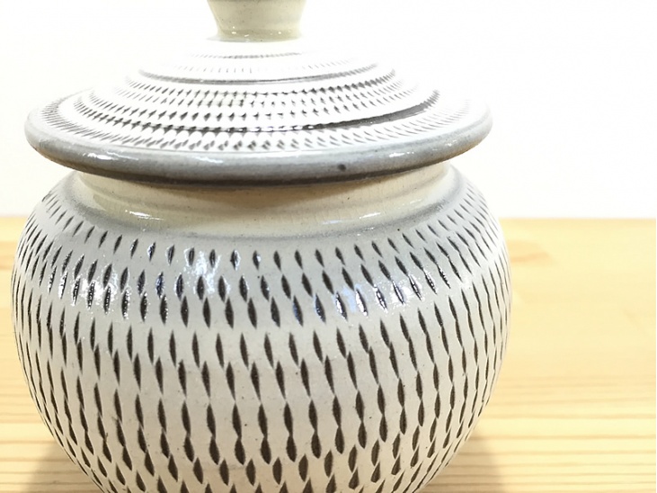 2合壺 飛び鉋（とびかんな）｜壺｜おんた家｜小鹿田焼の器、お皿、丼