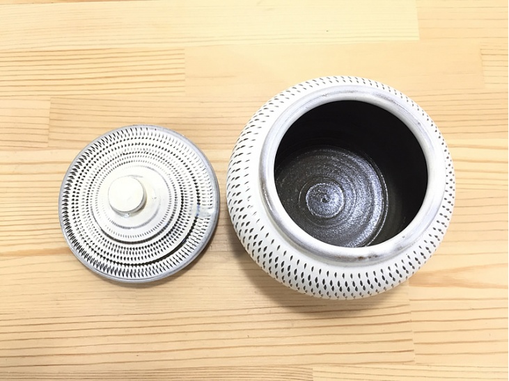 2合壺 飛び鉋（とびかんな）｜壺｜おんた家｜小鹿田焼の器、お皿、丼