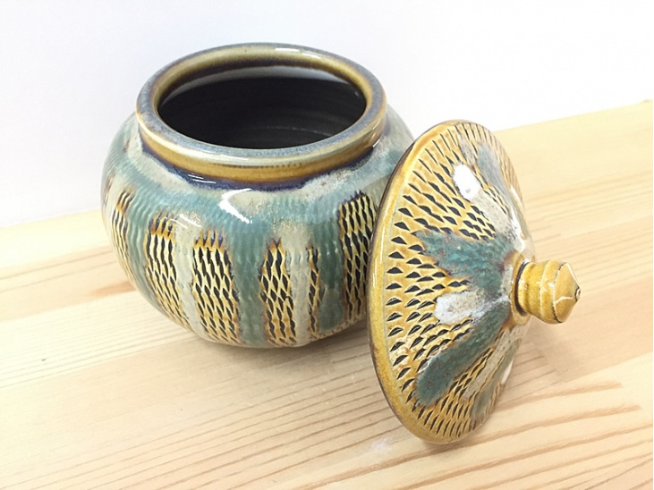 陶器の壺 中型 茶色と金色の混合 陶器の壺 中型 茶色と金色の混合