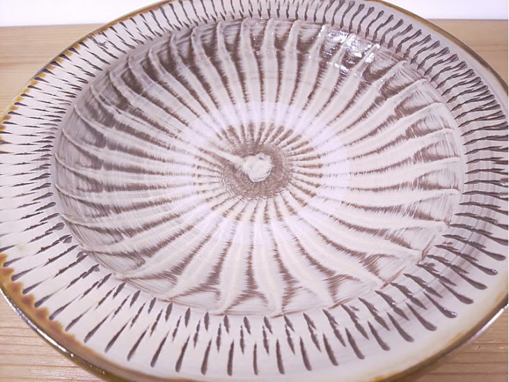 7寸中深リム皿 飛び鉋と刷毛目｜数量限定品｜おんた家｜小鹿田焼の器