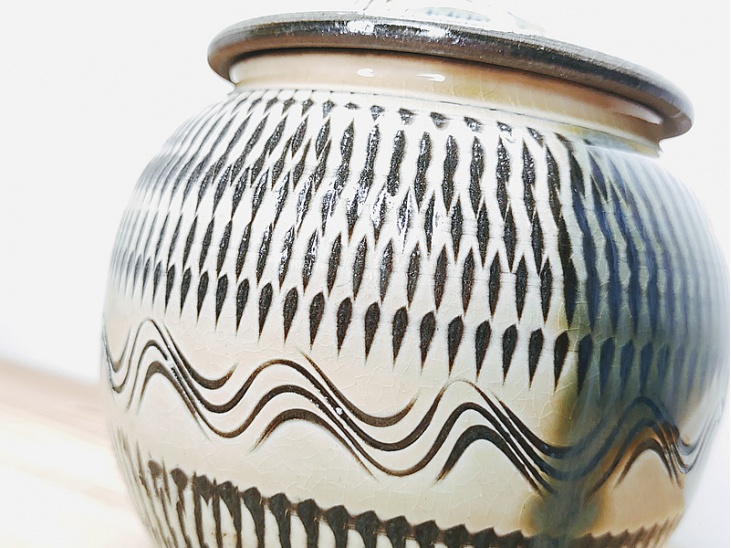 【ご予約品】 3合壺 飛び鉋(とびかんな)｜壺｜おんた家｜小鹿田焼の器、お皿 工芸品