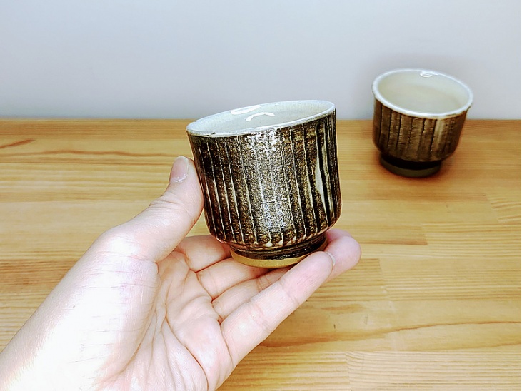ぐいのみ 刷毛目｜酒(ぐい呑・猪口・徳利)｜おんた家｜小鹿田焼の器