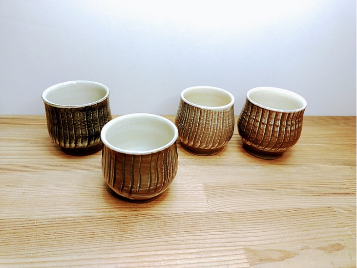 ぐいのみ 刷毛目｜酒(ぐい呑・猪口・徳利)｜おんた家｜小鹿田焼の器