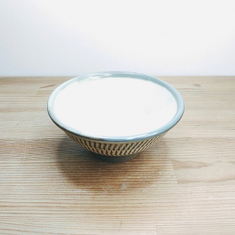 小鹿田焼の【割引中!】茶碗 飛び鉋(とびかんな) フチ緑